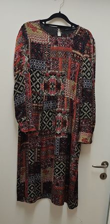 Zara Midi Kleid gemusterte lange Ärmel