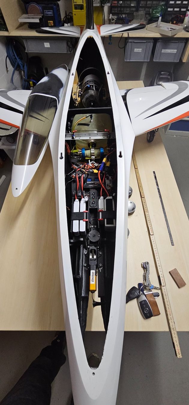 Modellismo RC: Thomahawk Futura 1.9m – Usato da Zofingen venduto da Scheidi1977 7