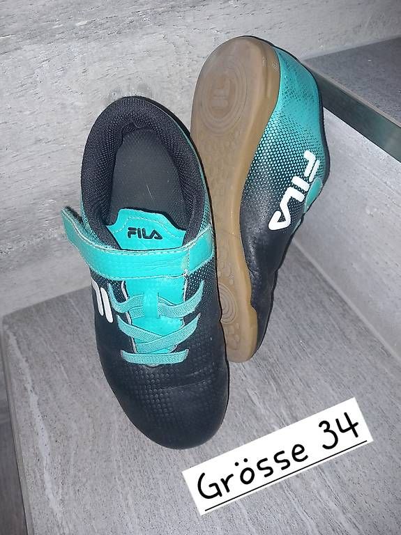 Chaussures garçon: Hallenschuhe Grösse 34 – D'occasion à Disentis/Mustér par malbina83