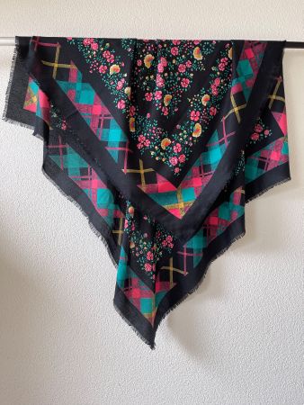 Wolle 115x118 / NP65CHF Schal Pareo Halstuch  Blumen