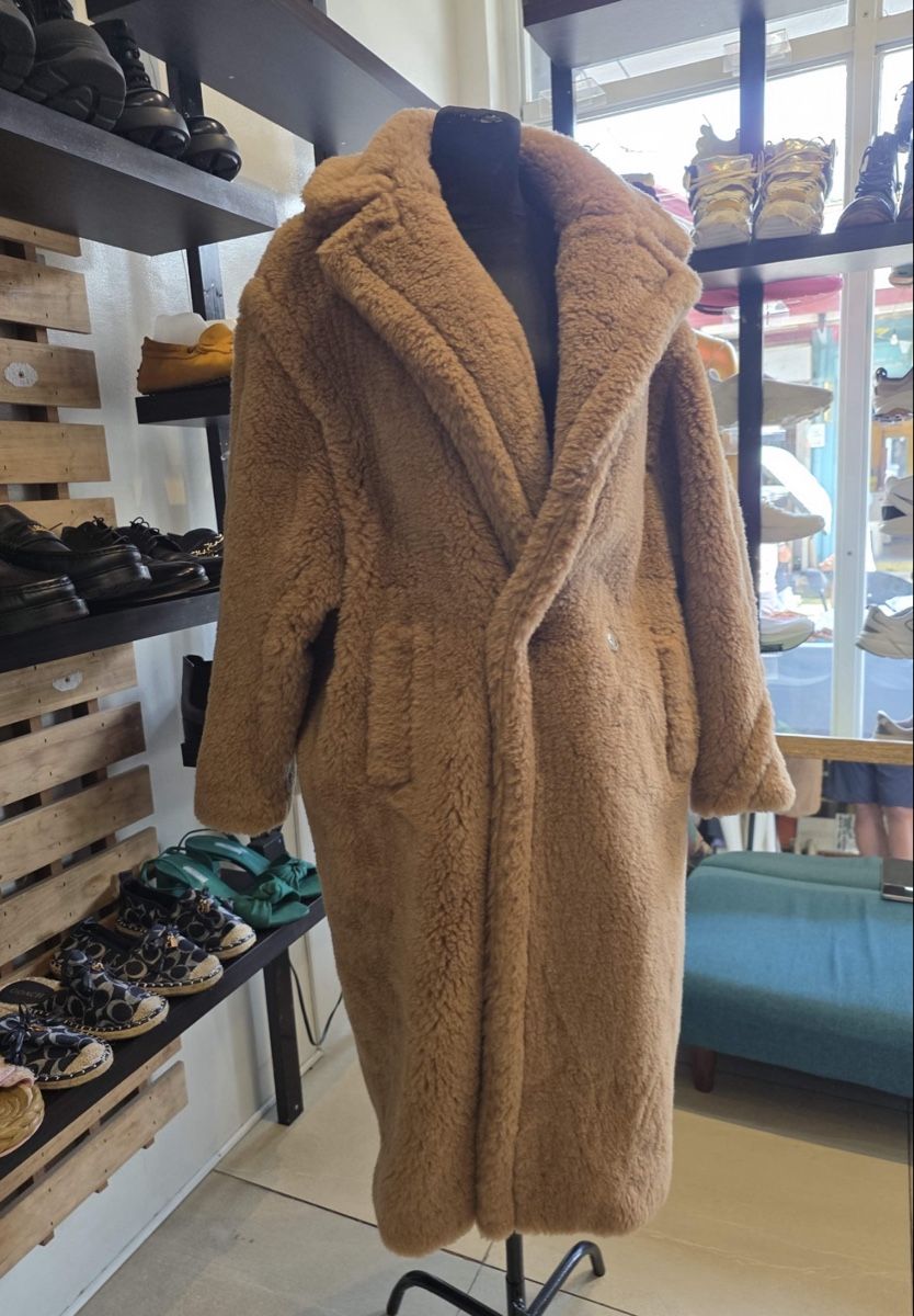 Max Mara Cappotti: MaxMara Teddy Coat [Rrp$2k] – Usato da St.Josefen venduto da lop_lh8d 8