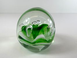 Vintage Glas-Briefbeschwerer grün-weiss mit Luftblasen