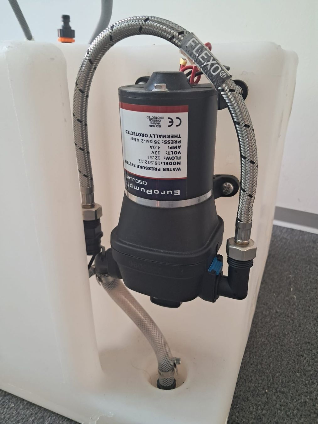 Serbatoi, Taniche & Tubi: Wassertank mit elektrischer Pumpe, Camping Wasserkanister – Usato da Zürich venduto da Lia107 1