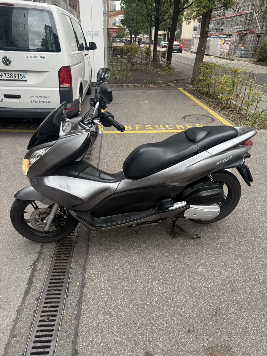 Honda Scooter: HONDA PCX 125 CC – Usato da Winterthur venduto da Fabio_46 2