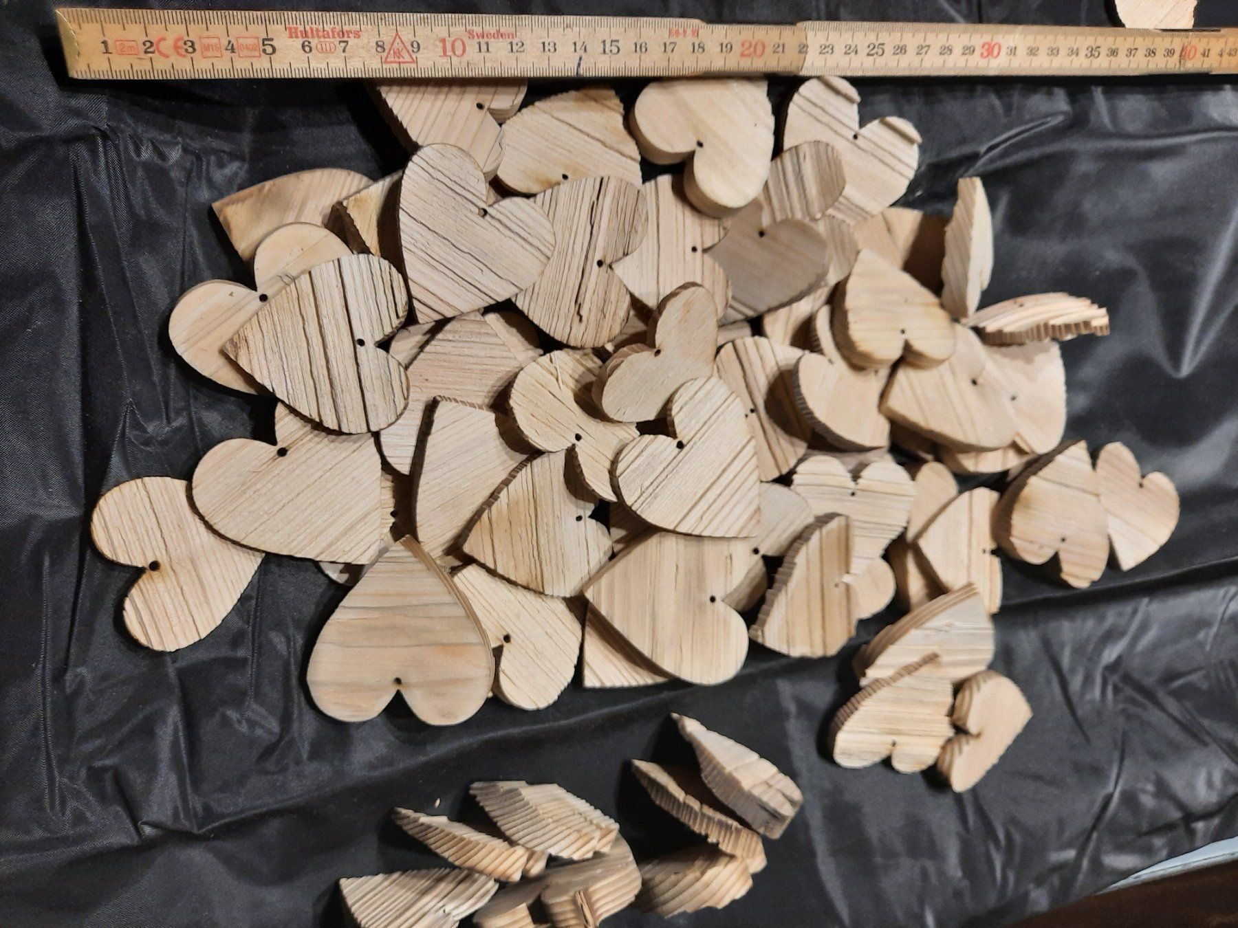 Holzartikel: Holz Deko Herzen 50 Stk. – Neu (gemäss Beschreibung) aus Widnau von Crewo