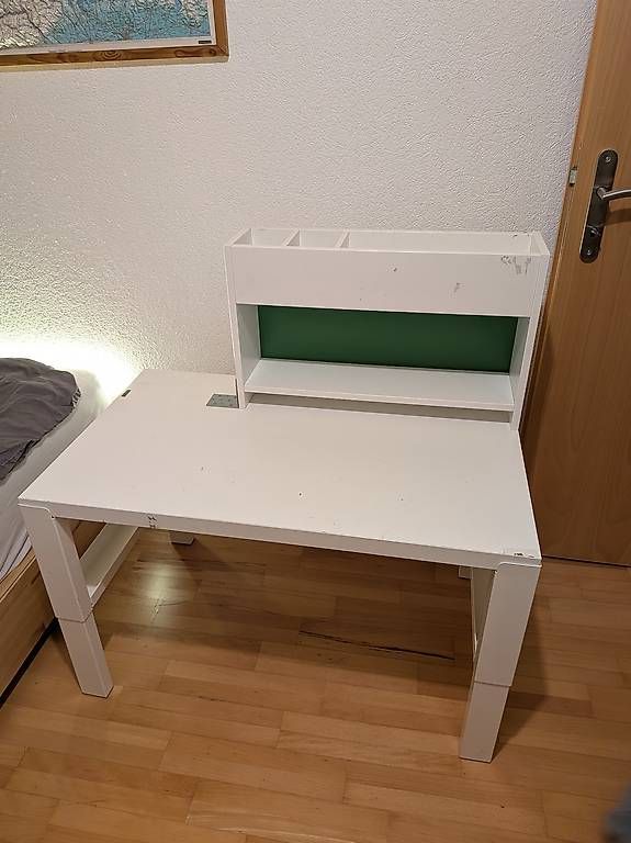 Schreibtische: Bureau enfant IKEA à donner – Gebraucht aus Préverenges von Fbosset 2