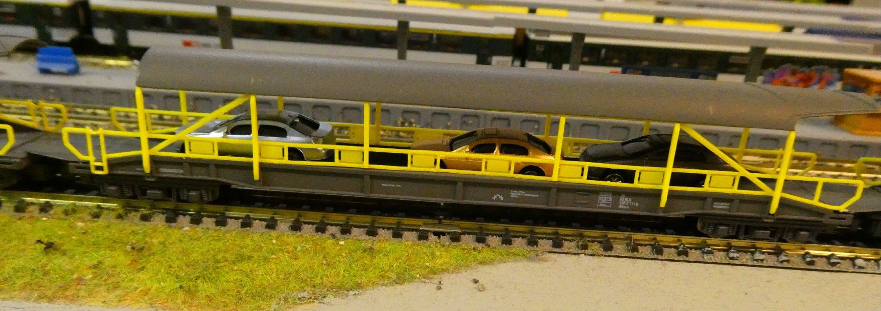 Hobbytrain Modelleisenbahnen: 7 Hobbytrain Autowagen mit 25 PW – Neu (gemäss Beschreibung) aus Rupperswil von Ropi03 3