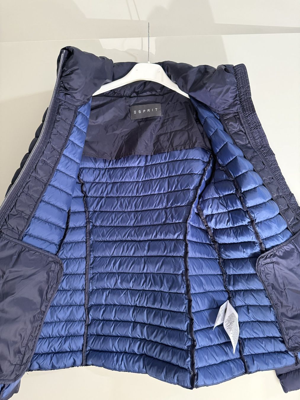 Esprit Giacche: Esprit Damen Steppjacke / Winterjacke dunkelblau Gr. S – Usato da Zürich venduto da SEDRAEN 3