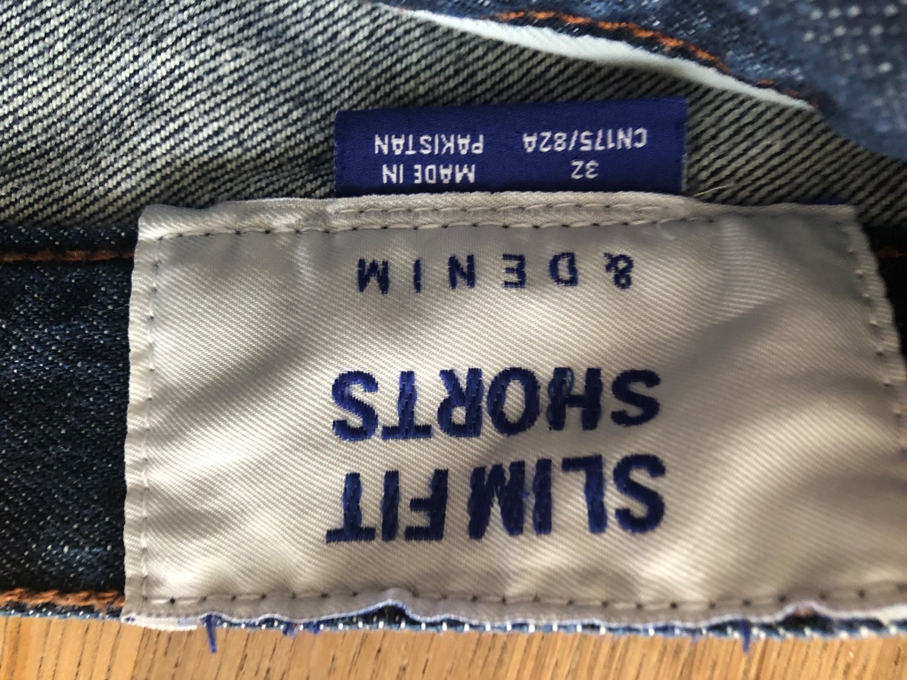 H&M Jeans: Short Jeans H&M Gr. 32 – Gebraucht aus Dübendorf von Saturnin35 1