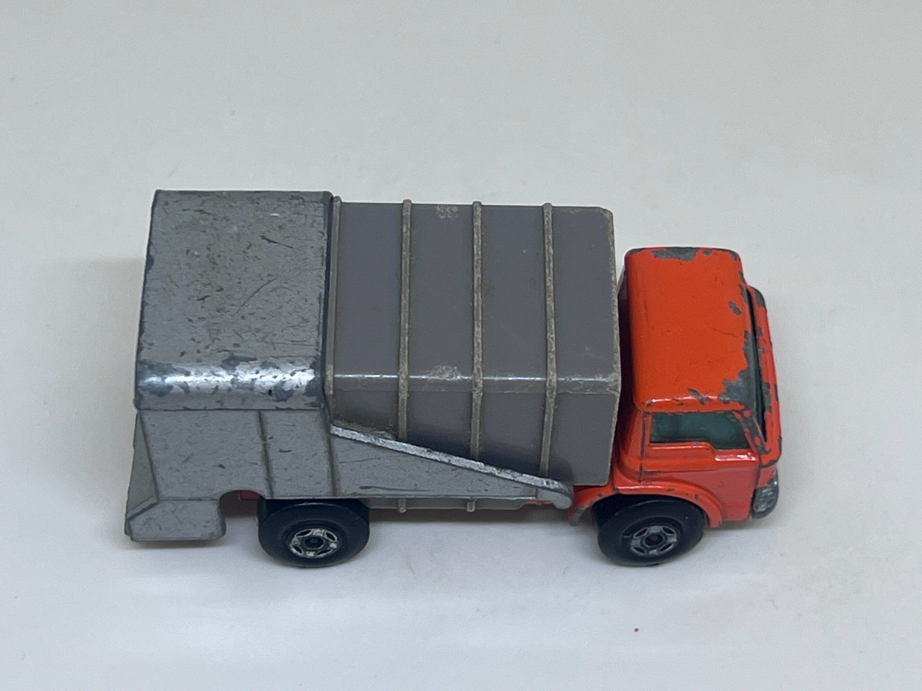 Matchbox Modellini d'auto: Matchbox Refuse Truck #502 – Usato da Wildegg venduto da LaaBoutique 1