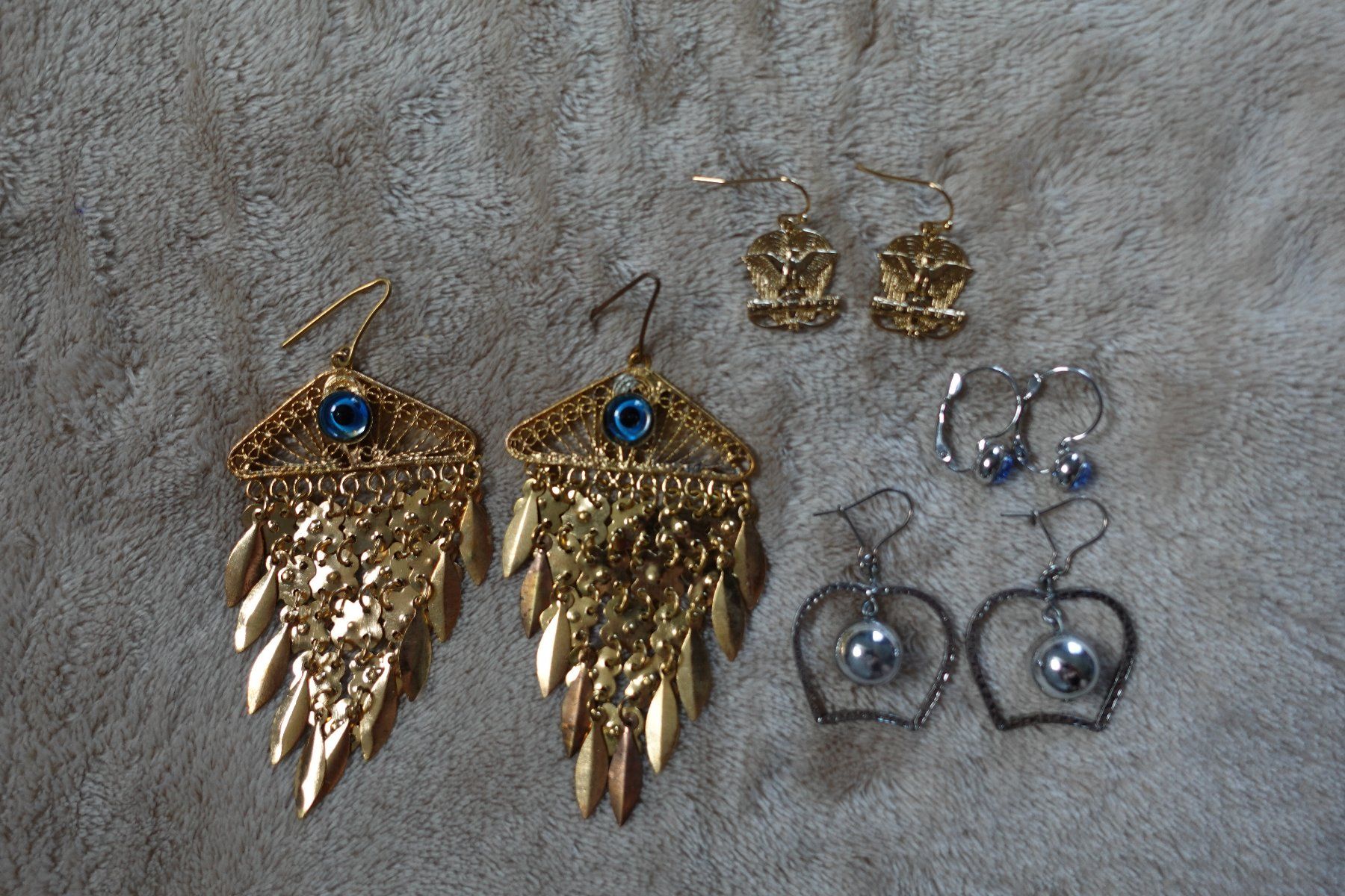 Autres bijoux: 1 schönes 32 teiliges Modeschmuck Set – D'occasion à rorschach par Babsi64 1