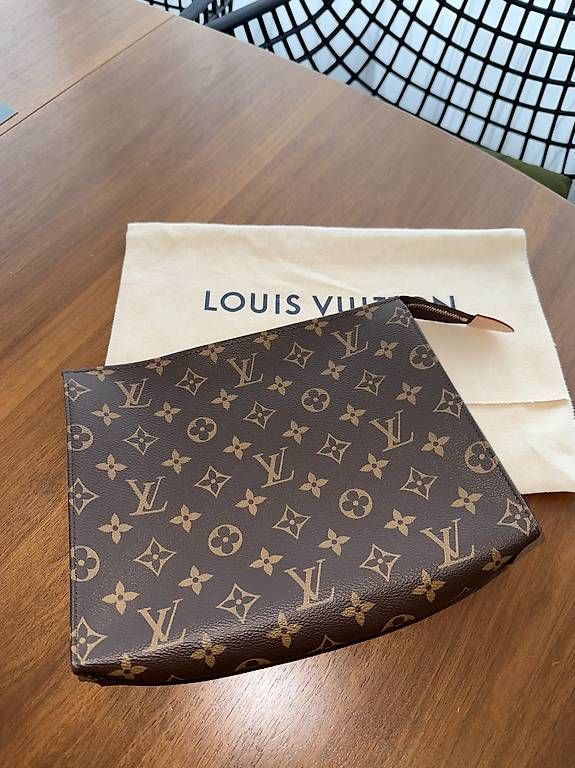 Louis Vuitton Custodie per cosmetici: Louis Vuitton Poche Toilette 26 Monogram – Usato da Wabern venduto da El_Sueno