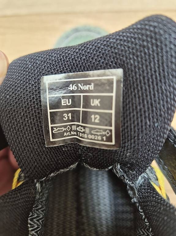 Schuhe für Jungen: Freizeitschuhe Grösse 31 – Gebraucht aus Oberrohrdorf von Hoto 2