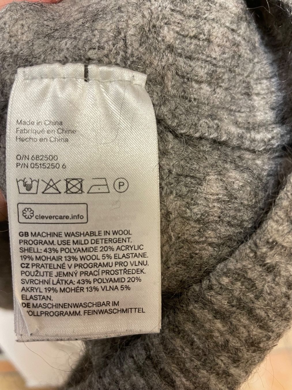 H&M Pullover & Sweatshirts: Vendo tre maglioni – Gebraucht aus Cagiallo von Misschiacci- 2