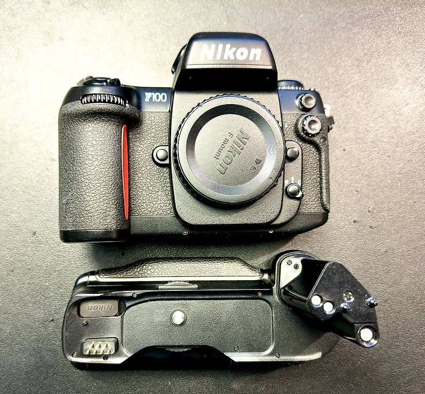 Nikon Fotocamera: Nikon F100 + poignée MB-15 – Usato da Bulle venduto da SpeedprintArt 1
