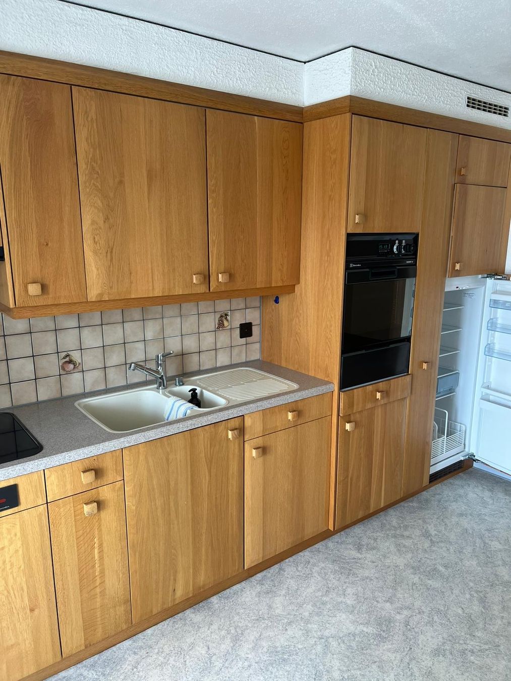 Cucine complete: Küche Eichenfront inkl. Geräten und Kühlschrank – Usato da St. Gallen venduto da afr_5bqw 2
