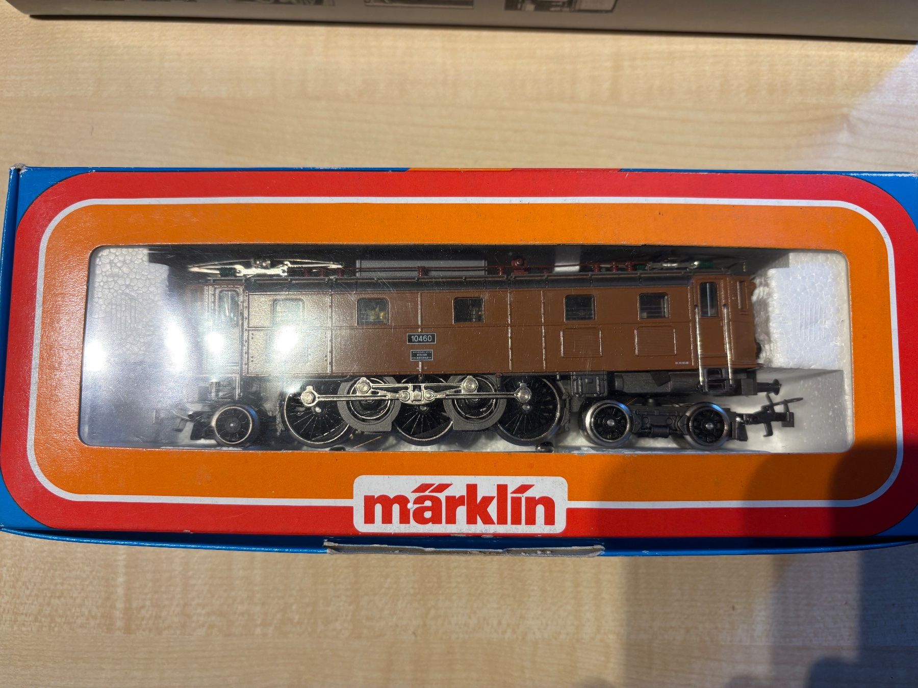 Märklin Trains électriques: Maerklin 3151 Ae 3/6 brune – Neuf avec emballage d'origine à Corcelles Payerne par Pierre66 6