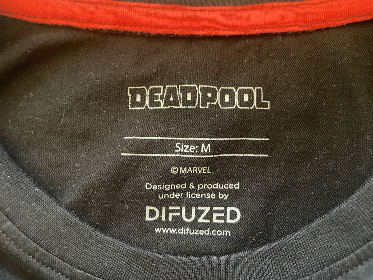 T-shirt: Deadpool Marvel Comics T-Shirt – Usato da Altstätten SG venduto da sarinaaa_th 1