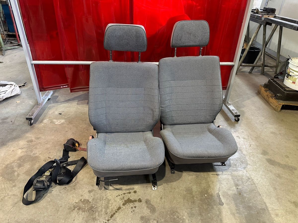 Opel Tutti pezzi di ricambio auto: Opel Ascona C Sitze – Usato da Gurmels venduto da Zosso99