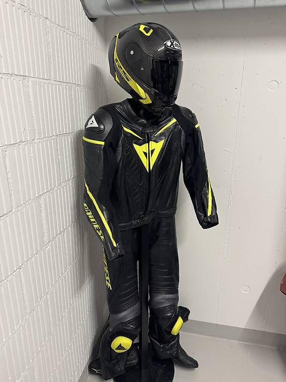Completi: Dainese Lederkombi Einzelanfertigung – Usato da Aadorf venduto da zel_zy5c 3