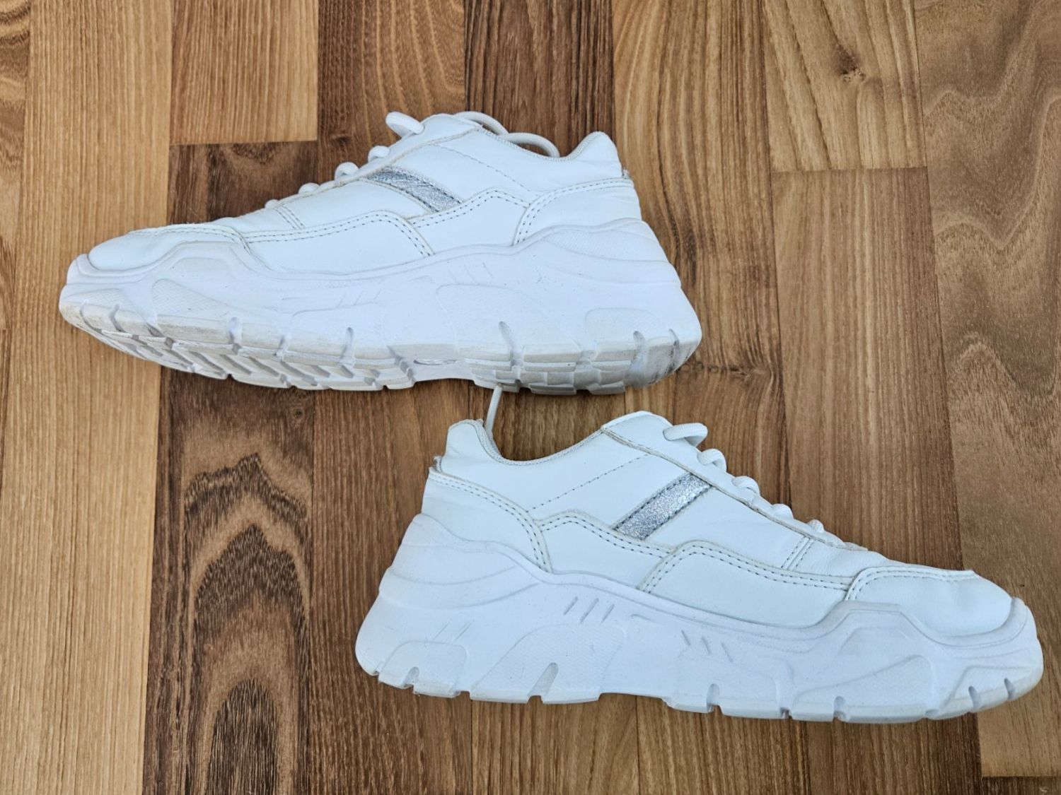 Scarpe per ragazze: Sneaker Grösse 33 weiss – Usato da Ehrendingen venduto da mythical 2