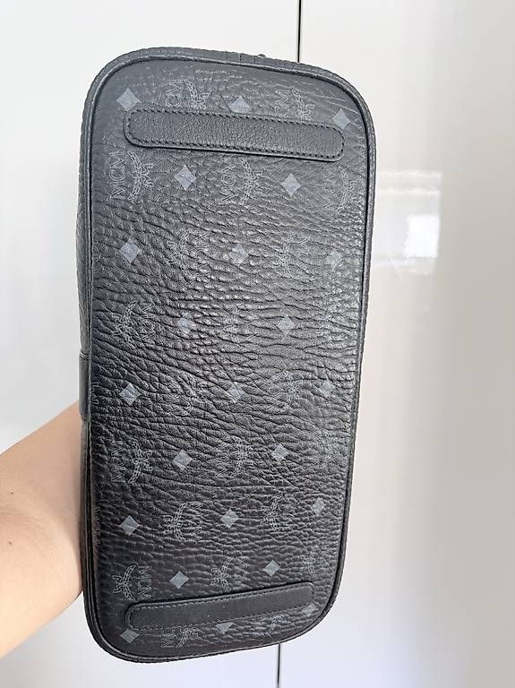 Borse da donna: MCM Wendeshopper + Clutch – Usato da Langenthal venduto da AliceAmmann 3