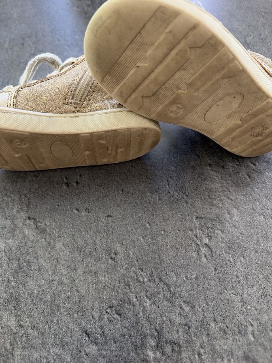 Scarpe per ragazze: Chaussures dorées fille, taille 24 – Usato da Liddes venduto da Couik 2
