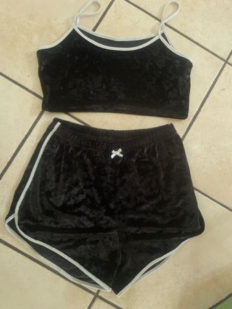Schwarzer Samt Pyjama Set Crop Top & Shorts Gr. S Sommerlich