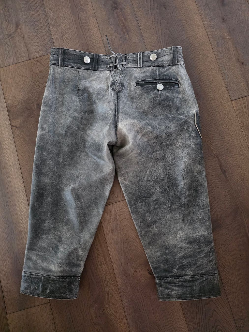 Camicette: Seidenbluse mit Lederhose – Usato da Walzenhausen venduto da veronicab 2