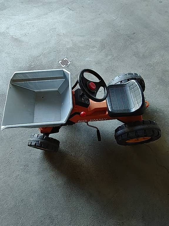 Veicoli per bambini: Traktor mit Kipper – Usato da Sarmenstorf venduto da jodasano