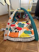 Baby-Spieldecke mit Spielbogen