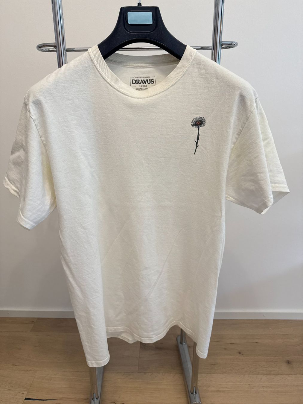 T-shirt: Weisses T-Shirt mit Blume – Usato da Fällanden venduto da ala_k7vk
