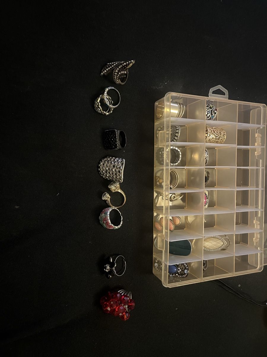Sonstiger Schmuck: Schmuckring Sammlung Box gemischt guter Zustand – Gebraucht aus Olten von sae_82z2 7