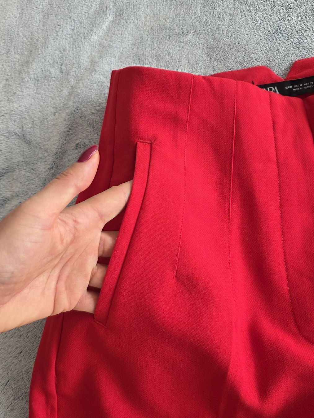 Zara Pantaloni: Zara Hose, rot, Grösse M – Nuovo (secondo la descrizione) da St Gallen venduto da vir_5kgt 4