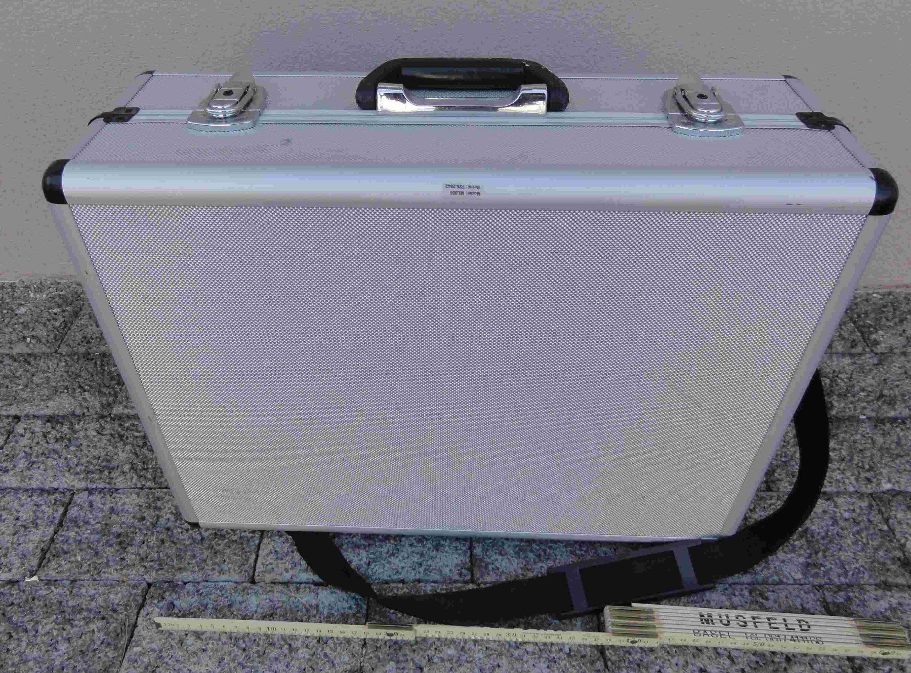 Valigie: Silberner Aluminium-Werkzeugkoffer – Usato da Wohlen AG venduto da Flusslauf 2