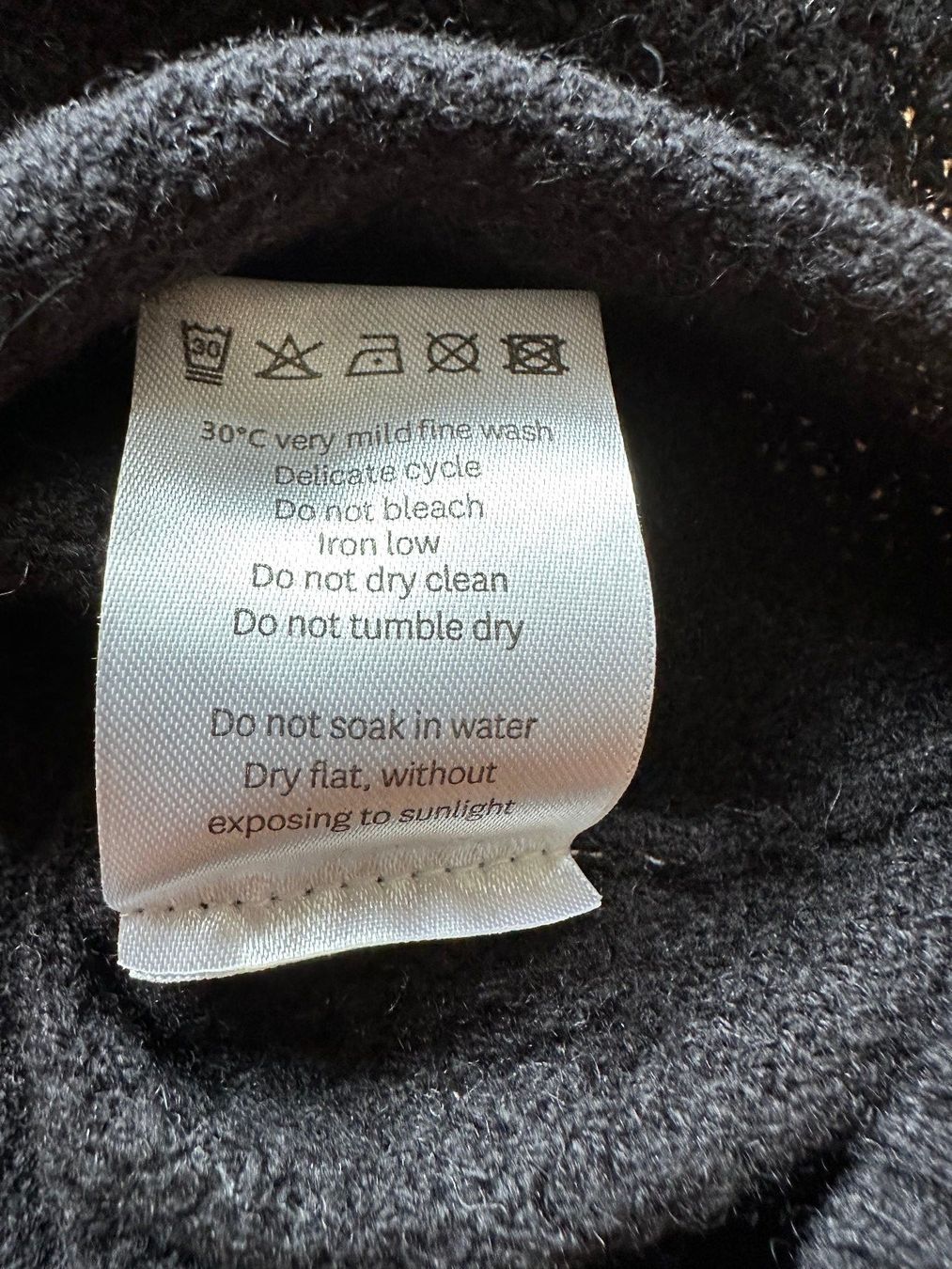 Pulls & Sweat-shirts: Schwarzer Seide-Cashmir-Pullover Gr. S – D'occasion à Zürich par MakasoZH 4