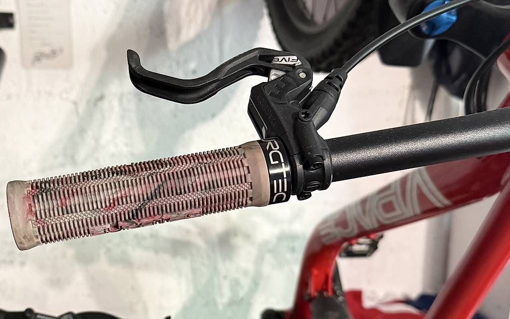 Vpace Velos: VPACE Fred 275 Downhill-Fully, neuwertig – Gebraucht aus Maienfeld von littleswissy 1