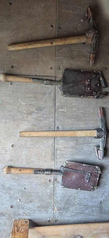 Tutti gli attrezzi: Pelles et pioches militaires – Usato da Moudon venduto da bro_k9nj