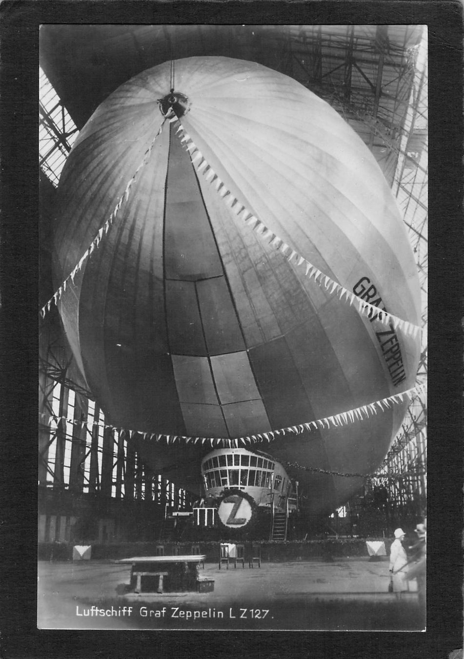 Cartoline postali: Aviatik: Luftschiff Graf Zeppelin LZ 127 – Usato da Reichenburg venduto da Pipo-67