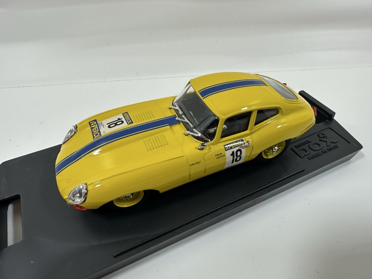 Jaguar Modellini d'auto: Jaguar E Type Targa Florio 1:43, inkl. Acrylbox, MODEL BOX – Nuovo (secondo la descrizione) da Zofingen venduto da rf9_x2xt 1