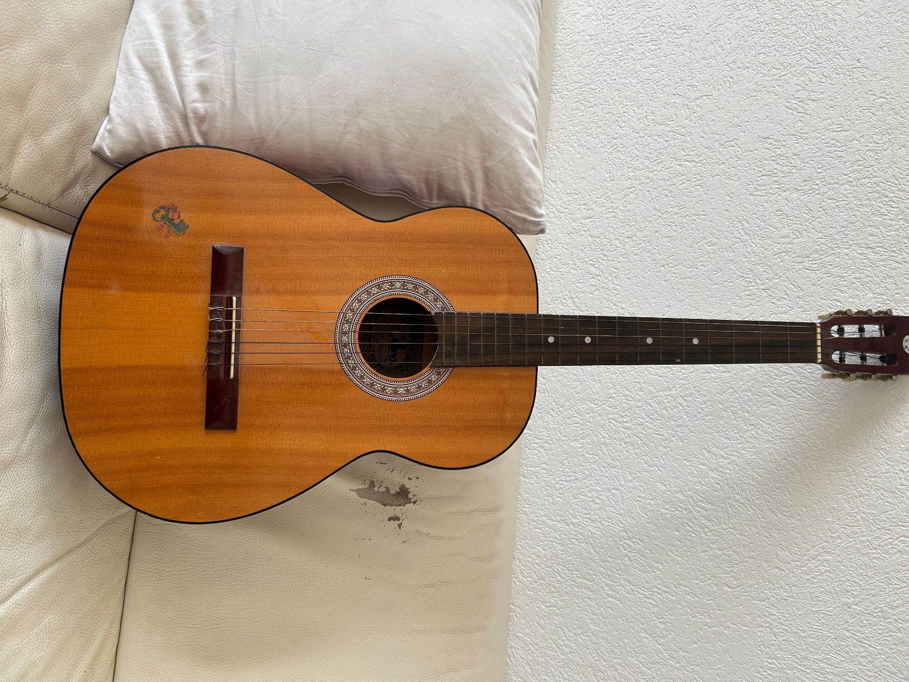 Strumenti musicali: Guitare – Usato da Delémont venduto da nan_vkw5