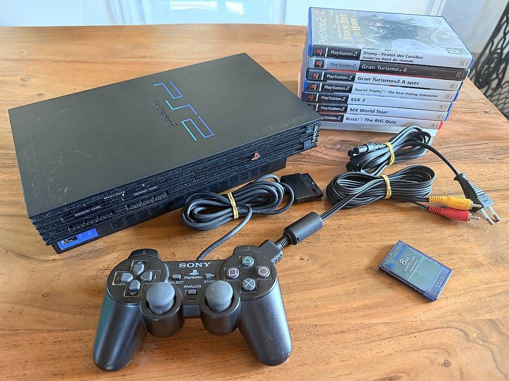 Konsolen: Console PS2 fat + câbles + manette + 8 jeux  – Gebraucht aus Essertines-Yverdon von clemesitpa 1
