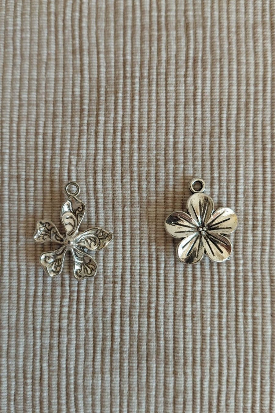 Pendentifs: Charm Anhaenger Blumen/Orchidee – Neuf (Voir description) à Horgen par zur_jq85 5