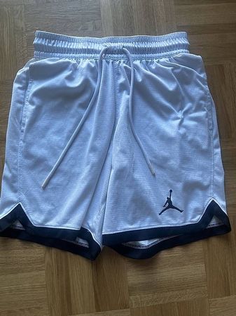 Short Nike Jordan blanc taille XS