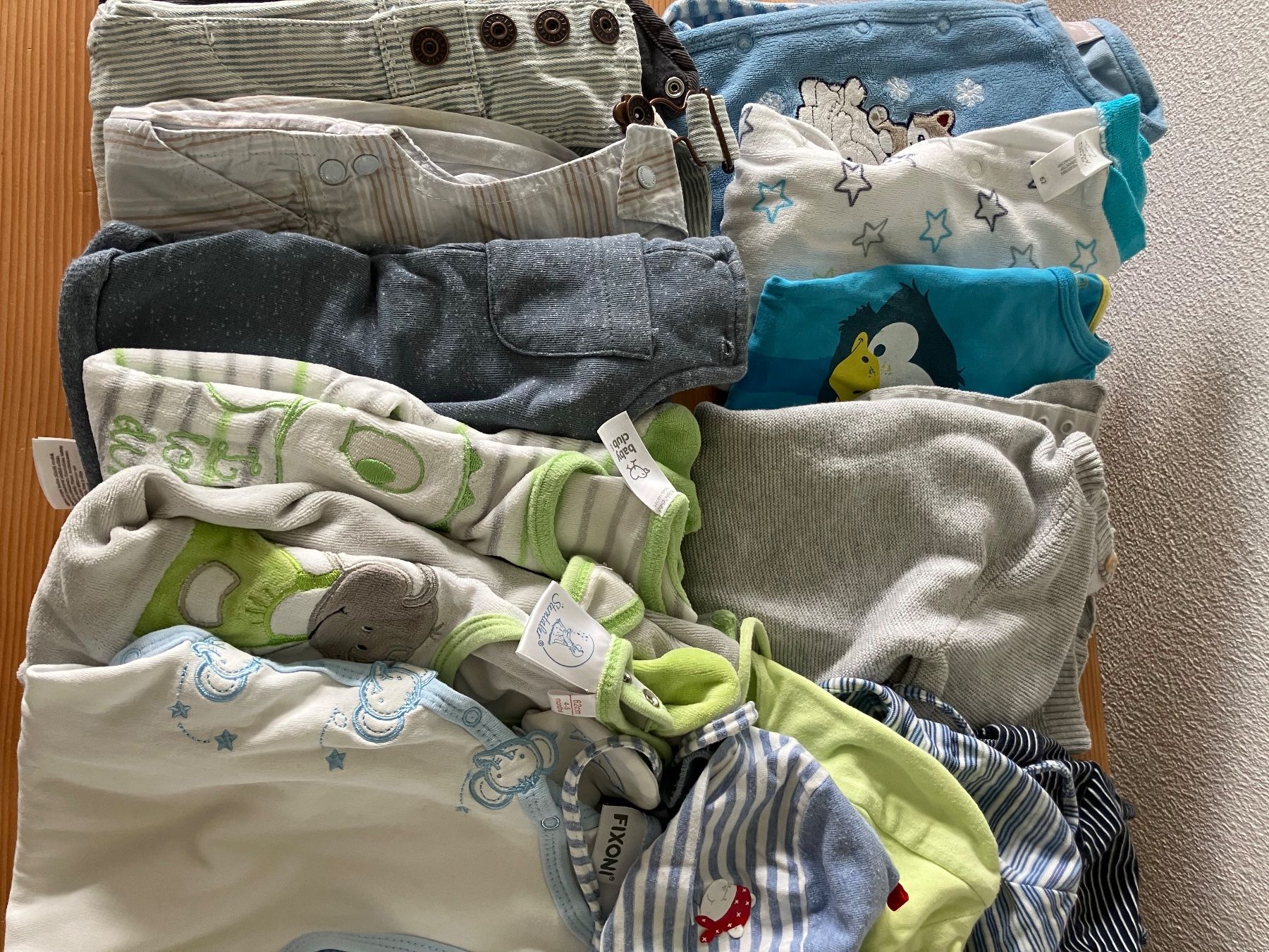 Lotti di vestiti: Kleiderpaket neutral 62 (34-teilig) – Usato da Chur venduto da steffeli04 1