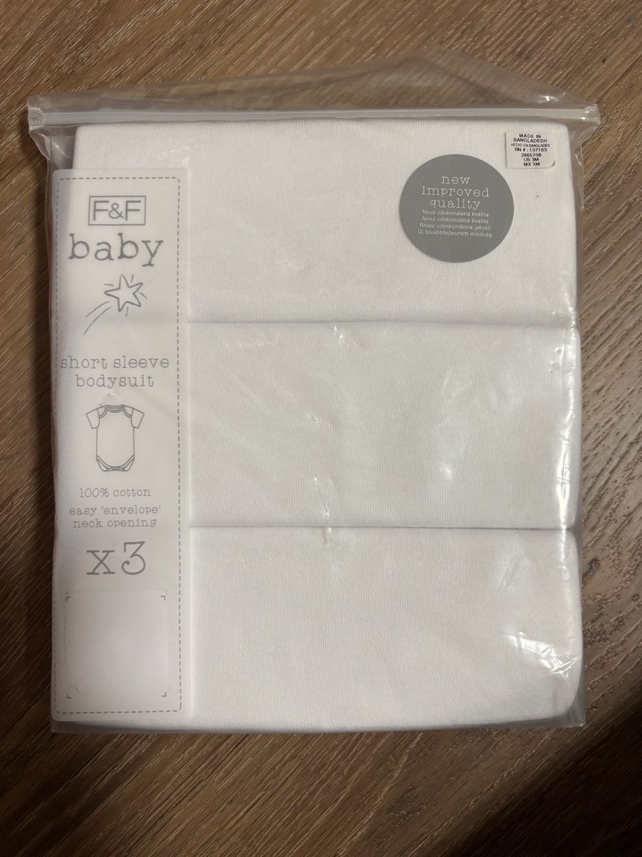 Kleiderpakete & -sets: Baby Body x 3, Gr. 0-3M!!! – Neu und originalverpackt aus Einsiedeln von sum_xm7z