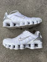 Nike Shox Turnschuhe weiss silber Grösse 42