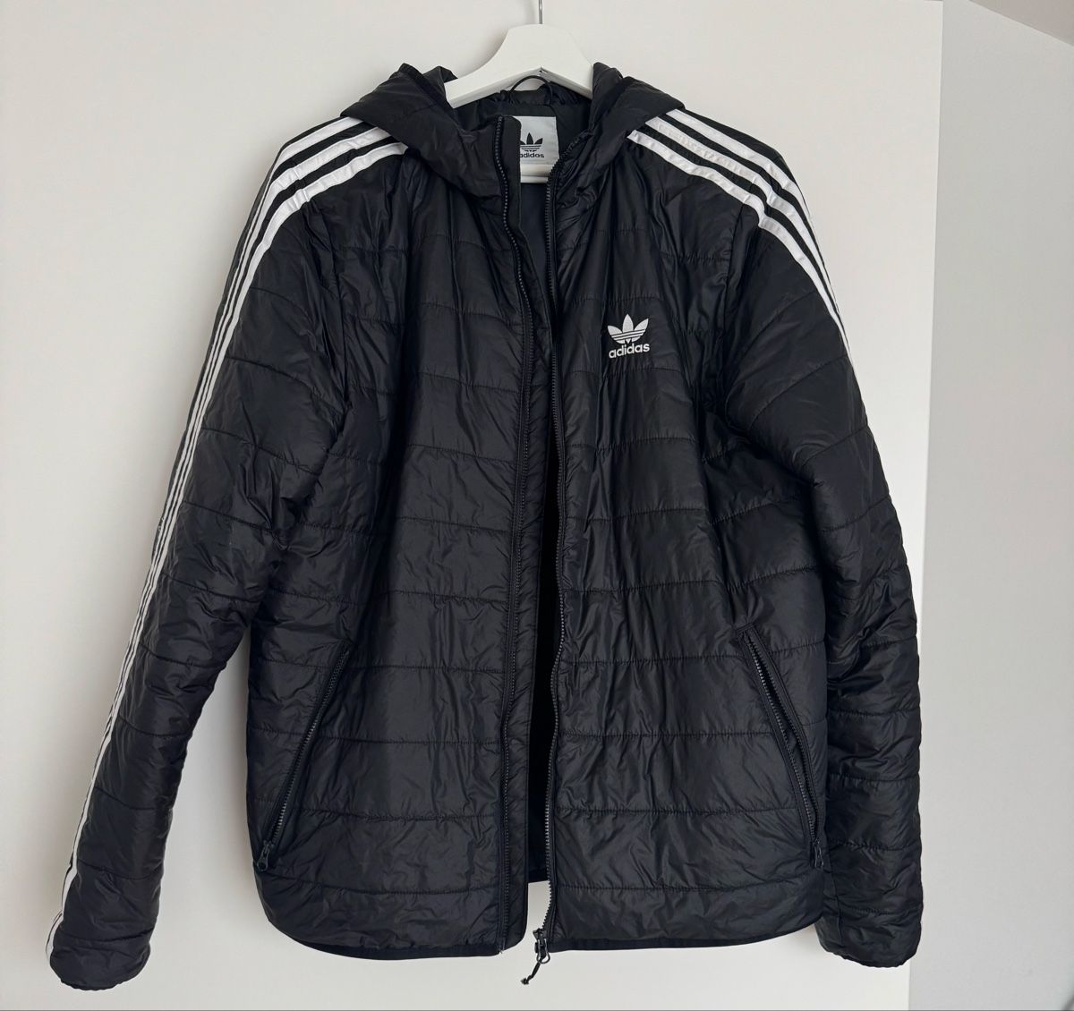 Adidas Giacche: Adidas puff Winterjacke, Schwarz, Grösse M – Usato da Frutigen venduto da _.Anja.B._