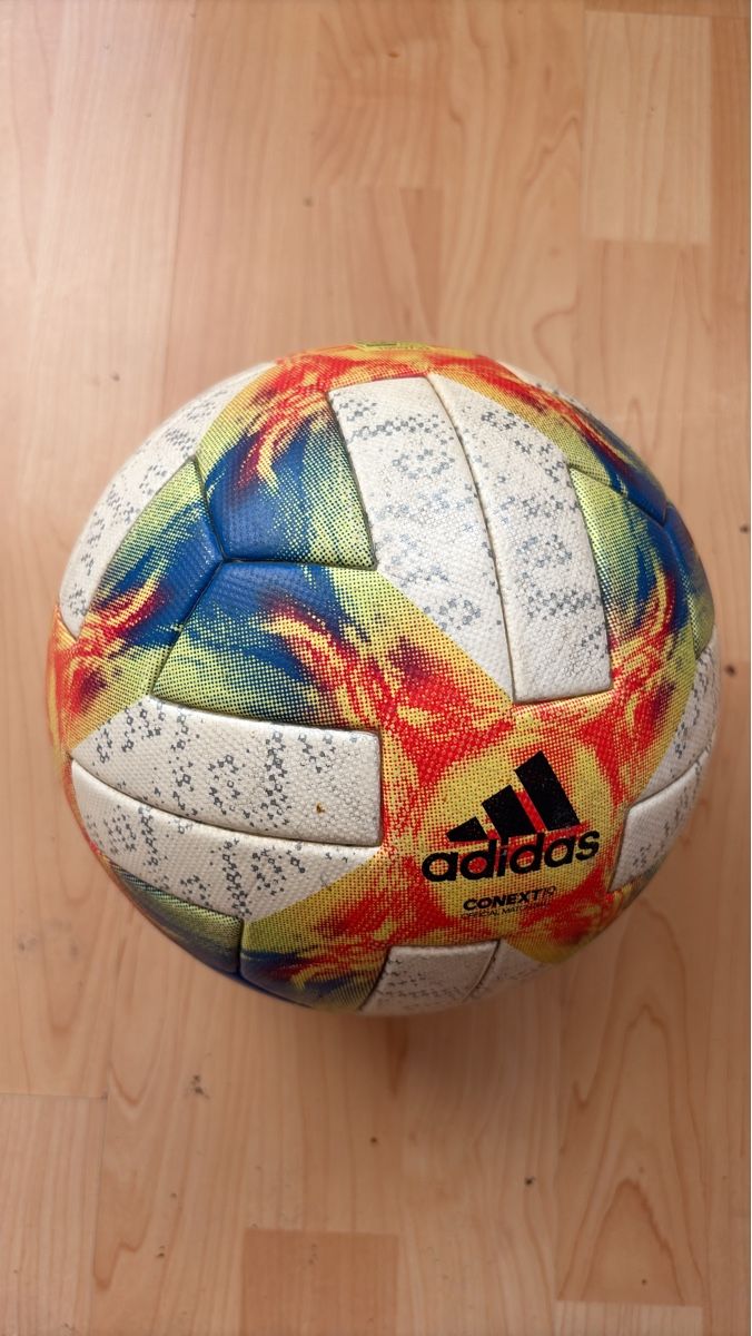 Palloni: Adidas Fussball Grösse 5 – Usato da Emmenbrücke venduto da Dr.Stone