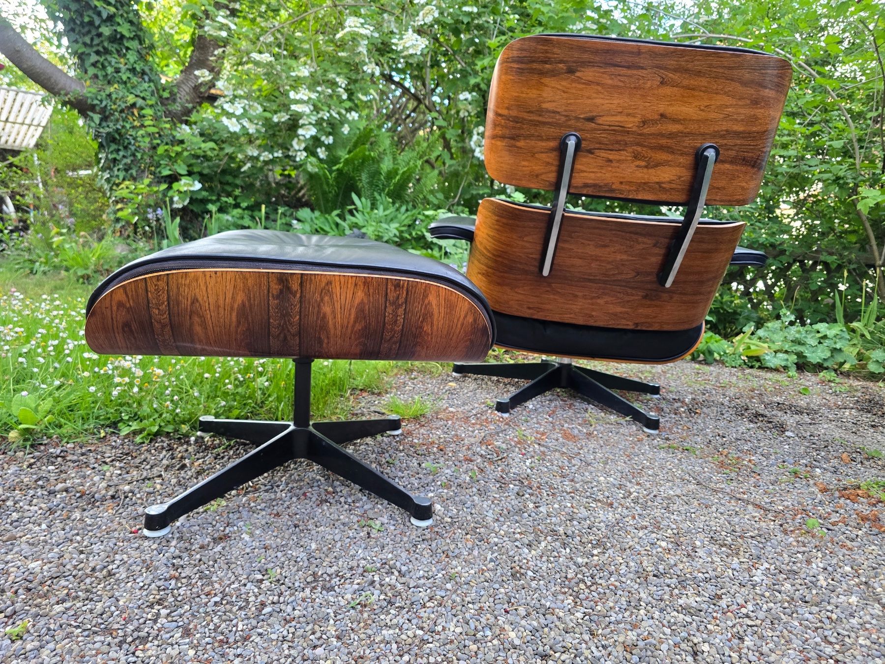 Herman Miller Poltrone: Original Miller / Eames Lounge Chair inkl Ottoman – Usato da Bern venduto da Aulit 1